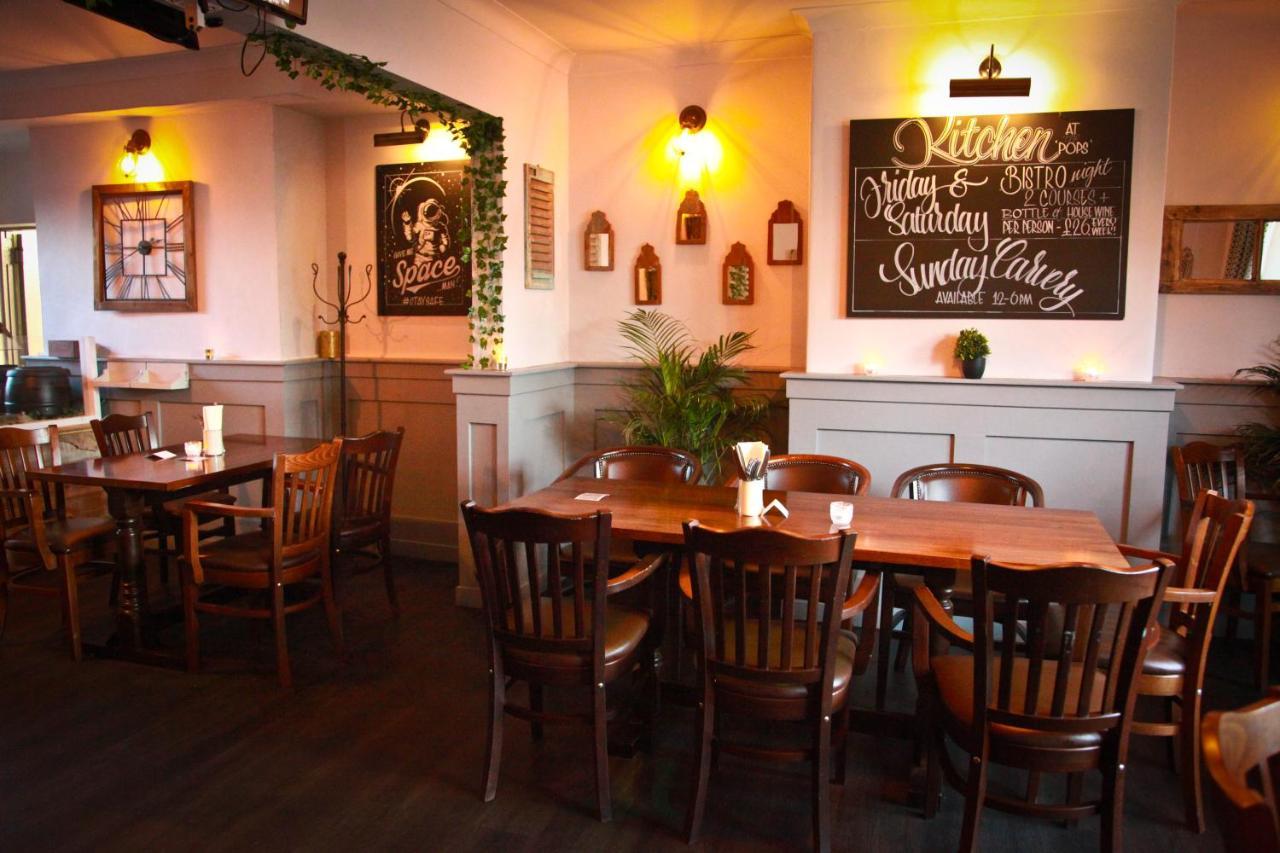 Rowton Poplars Hotel Честър Екстериор снимка