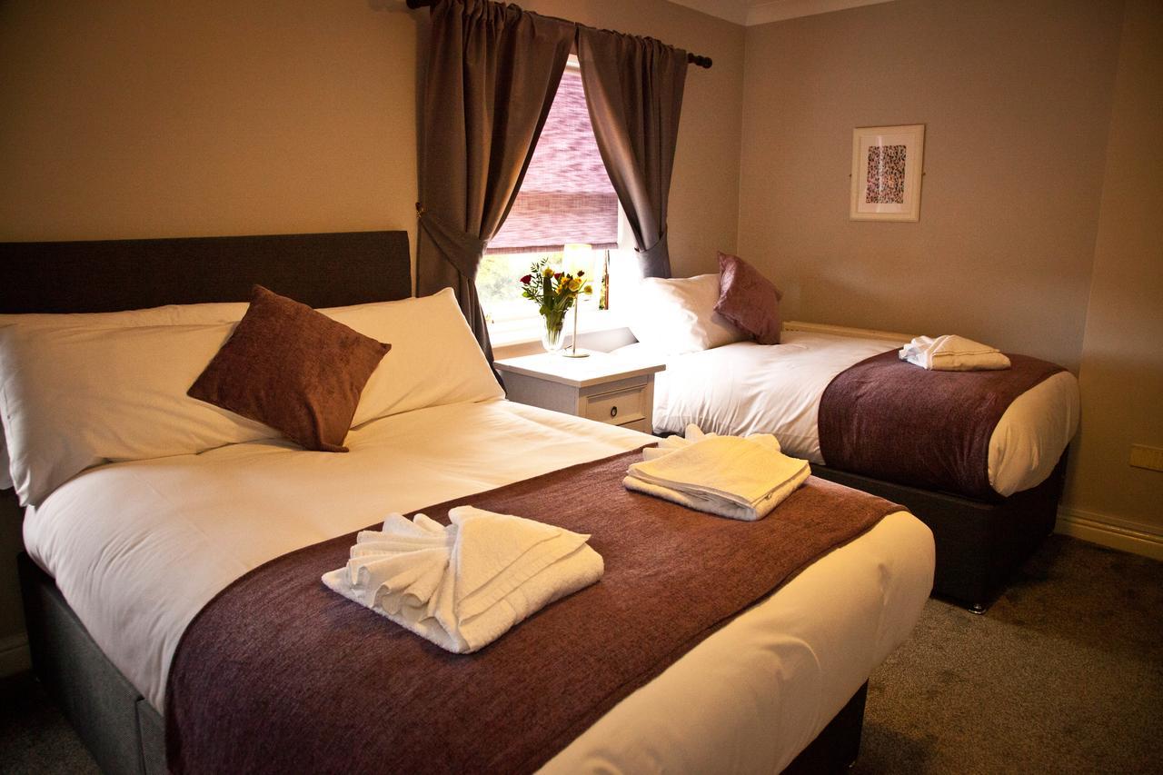 Rowton Poplars Hotel Честър Екстериор снимка