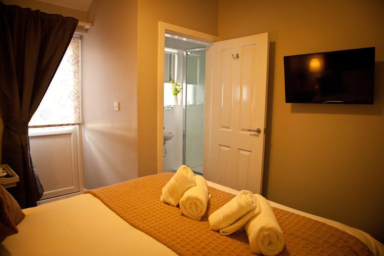 Rowton Poplars Hotel Честър Екстериор снимка