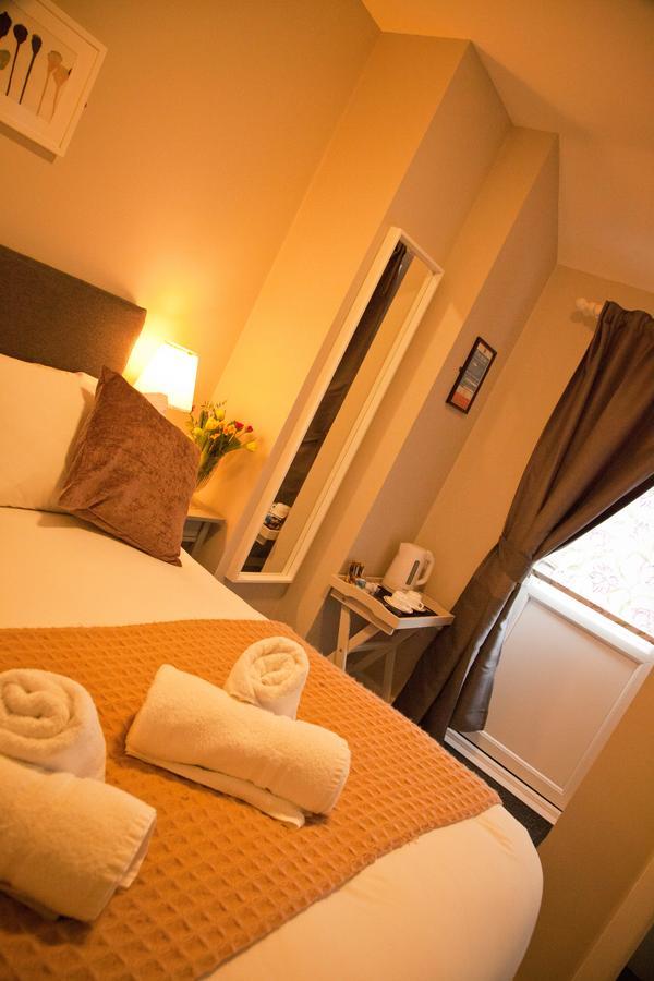 Rowton Poplars Hotel Честър Екстериор снимка