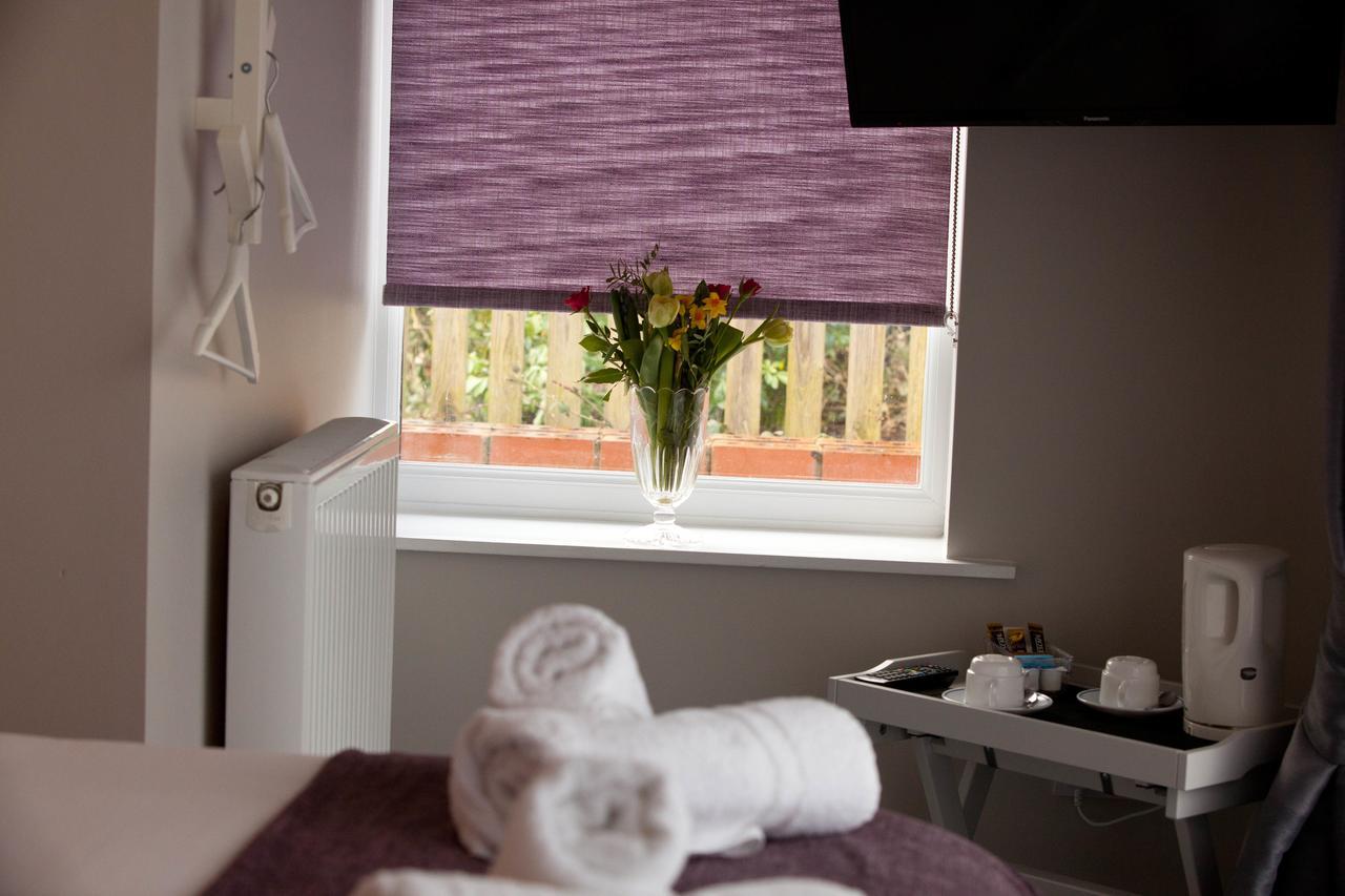 Rowton Poplars Hotel Честър Екстериор снимка