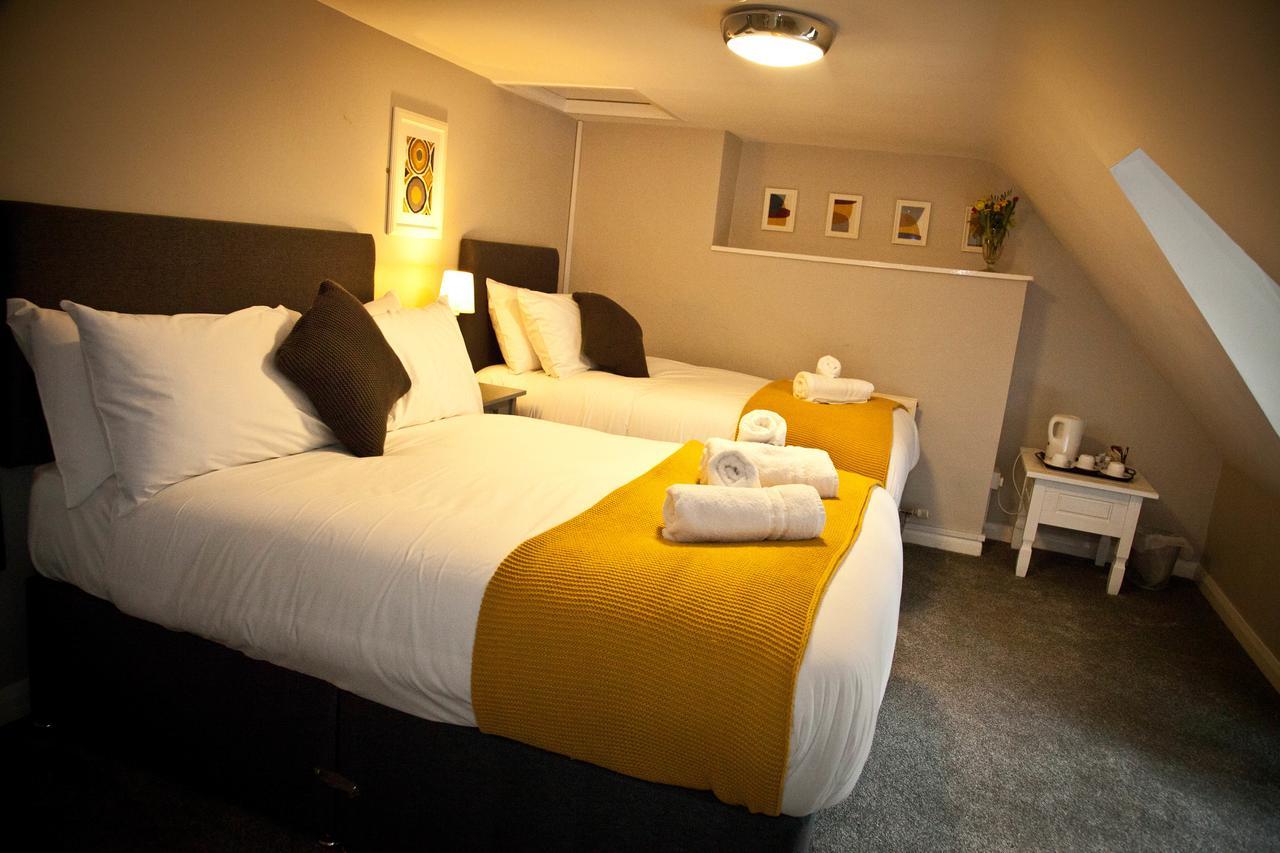 Rowton Poplars Hotel Честър Екстериор снимка