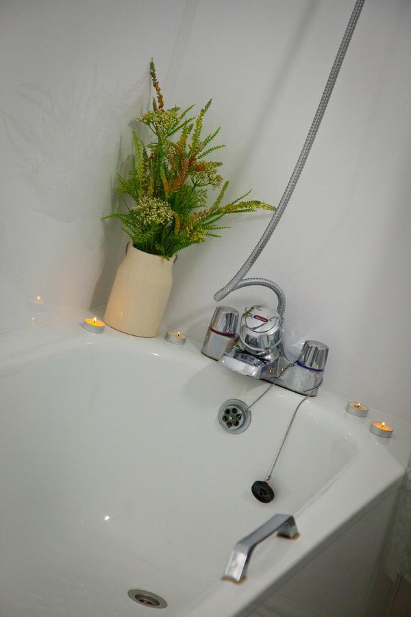 Rowton Poplars Hotel Честър Екстериор снимка